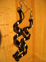 Boucles d'oreilles fil alu plat marron: 5 €