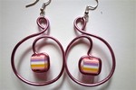 Boucles d'oreilles roses et blanches: 5 €