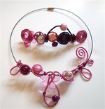Parure collier + barrette "pour voir la vie en rose" : 20 €