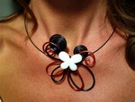 2 colliers (9 € pièce) au choix pour 16 € ♥