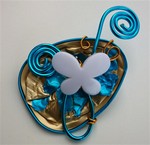 Broche papillon turquoise et or : 6 €