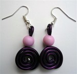 Boucles d'oreilles violet foncé et rose: 5 €