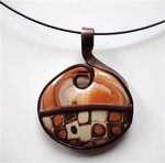 Collier avec pendentif fimo  teintes marron serti alu (9€)