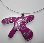 Collier fimo fushia feuille argent serti alu (9€