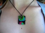 Collier pate fimo sur lien marron reglable (5 €