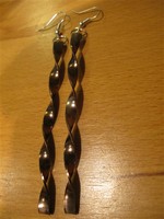 Boucles d'oreilles fil alu plat marron: 5 €
