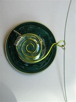 Collier cable fin capsule vert canard et cabochon de verre