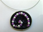 Collier cable fin capsule violette et fines perles