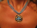 Collier capsule marron, fil alu turquoise fleur, lacet organza