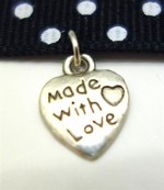 breloque &quot;made with love&quot;