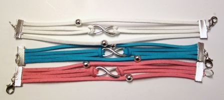 Bracelet ∞ en cuir : 5 €