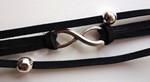 Bracelet ∞ en cuir noir ou rouge : 5 €