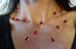 Collier triple rangs perles rouges craquelées