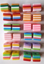 choix de perles cubes pour réaliser des boucles d'oreilles