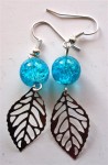 boucles d'oreilles feuilles argentées perles craquelées turquoise