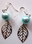 boucles d'oreilles feuilles argentées perles nacrées turquoise