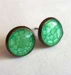 Boucles d'oreilles clou prisme émeraude et résine