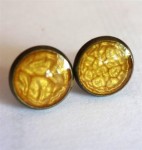 Boucles d'oreilles clou prisme bouton d'or et résine