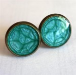 Boucles d'oreilles clou prisme turquoise et résine