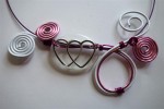 collier coeur fil alu rose et blanc
