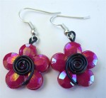 Boucles d'oreilles fleur fuchsia et fil noir