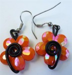 Boucles d'oreilles fleur orange et fil noir