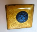 Bague carrée bouton d'or et bleu nuit